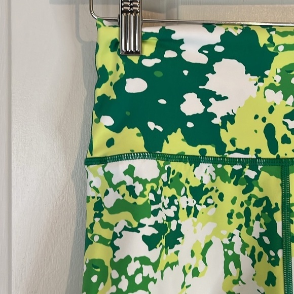 aerie | Green, White & Yellow Graphic Bike Shorts Size Medium Yoga Run Athletic - Picture 3 of 6